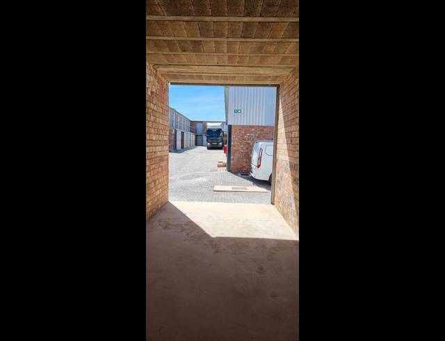 INDUSTRIAL FOR SALE IN STILBAAI EAST